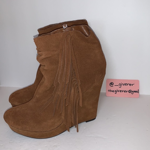 New 9 Tan Suede Tassel Wedge Bootie Express - Picture 2 of 14